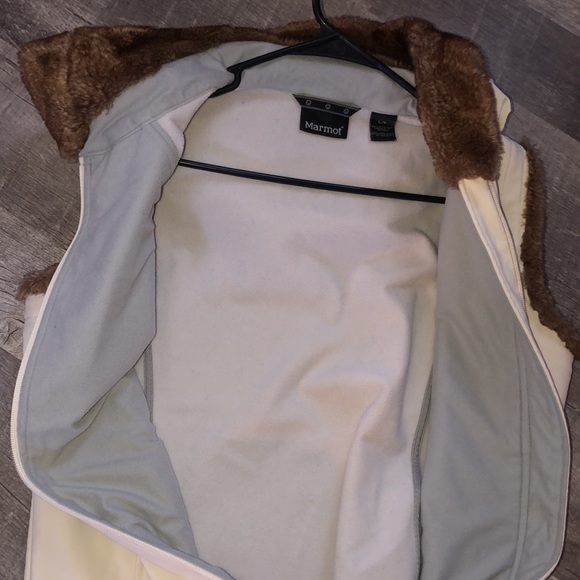 Marmot fur hoodie vest woman’s size L - Picture 8 of 10